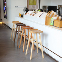Tabourets de bar en bois modernes de haute qualité, très demandés pour les cafés, restaurants, hôtels, clubs et bars