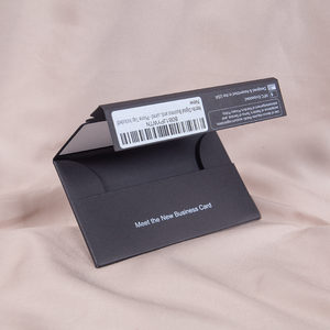 Enveloppe en papier noir résistant avec fermeture autocollante, logo personnalisé, estampage à chaud argenté, fermeture éclair noire mate pour carte NFC - Product Image 6