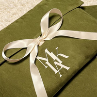 Pochette en velours suédé avec fermeture à rabat et logo personnalisé, sac d'emballage pour t-shirt, sac cadeau de luxe, enveloppe d'emballage pour perruque, sac anti-poussière en velours