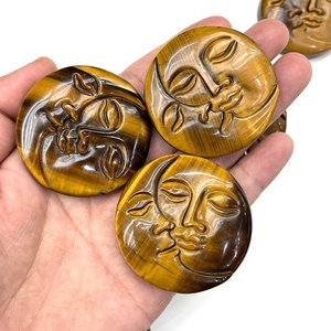 Occhi di tigre naturali intagliati a mano Flash Labradorite Plam Stone Sun And Moon Face Carving - Product Image 2