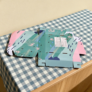 Boîte cadeau luxueuse en carton ondulé avec logo personnalisé, emballage en carton recyclé pour chaussures et <span class=keywords><strong>sous</strong></span>-vêtements, idéale pour l'expédition, avantage UV - Product Image 5