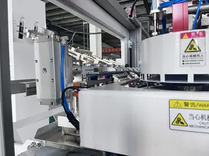 Servo motor 4 boşluk 1.5L göz damlası şişesi yapma makinesi beyaz Hdpe küçük ölçekli plastik granüller Bestar darbe