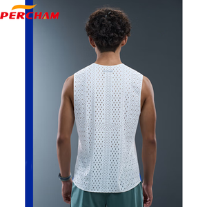 เสื้อกล้ามวิ่งมาราธอนผู้ชายแบบแห้งเร็วสีพื้นพร้อมโลโก้สะท้อนแสง รับผลิตตามสั่งขายส่ง - Product Image 3