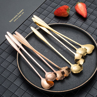 Ensemble de 4 cuillères à long manche en acier inoxydable en forme de fleur créatives pour le café, les desserts, les cocktails et le mélange