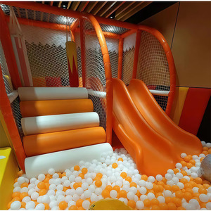 Divertido Conjunto Modular de Juegos Infantiles para Interiores, con Mini Tobogán, Escalones para Escalar y una Piscina de Pelotas Colorida para el Área de Restaurantes - Product Image 4