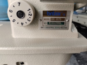 Máquina de Coser Industrial de Doble Puntada BR-875 con Barra de Agujas Dividida, en Oferta - Product Image 2