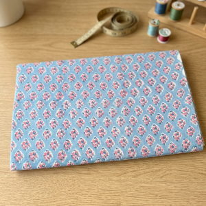 Tissu en coton tricoté uni résistant à l'eau Sanganer de poids moyen, motifs floraux, pour la maison, les textiles, les housses de sacs, pour filles - Vente en gros LEGACY FABRICS - Product Image 2