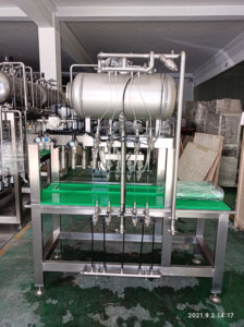 Máquina semiautomática de llenado y tapado de botellas de cerveza de 4 cabezales Sistema de línea de embotellado de 200 botellas/h a la venta - Product Image 3