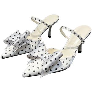 รองเท้าส้นสูงแบบสวม Baotou Bow Tie Thin Stiletto สำหรับผู้หญิง ฤดูร้อน หัวแหลม สีน้ำเงินขาวลายพราง ใส่สบาย ระบายอากาศได้ดี เหมาะสำหรับไปทะเล - Product Image 3