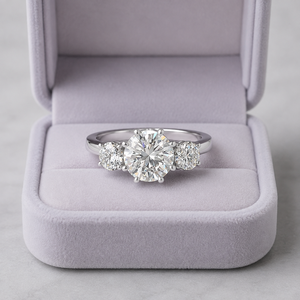 Anello con Tre Pietre, Design Classico, Anello da Dito per Donne - Product Image 6
