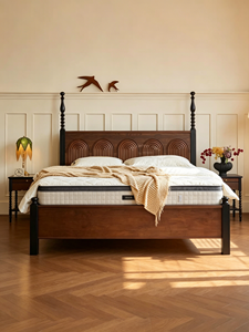 Cadre de lit en bois massif de noyer de qualité supérieure, tête de lit cintrée sculptée de style vintage français, pieds tournés noirs, mobilier de chambre bicolore, stable H - Product Image 3