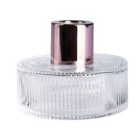 Flacon diffuseur d'aromathérapie en verre rond plat à grain vertical de luxe 100 ml avec bouchon à vis et logo personnalisé