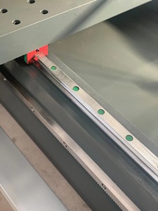 Sierra de corte automática CNC de doble cabezal Ybke 550 de 6 kW y 380 V para la fabricación de perfiles de aluminio para ventanas y puertas - Product Image 6
