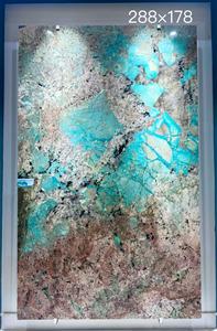 Mármol de Amazonita Natural: Base Verde Esmeralda Intenso con Vetas Plateadas para Decoración Interior de Lujo - Product Image 4