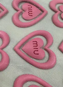 Có Thể Tái Chế Nhà Máy Giá Dày Silicone Truyền Nhiệt Logo 3D Dính Nhãn Sắt Trên Chuyển Cho Vải