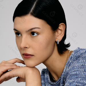 Pendientes de Aro Triples de Plata 925 Gemnel con Diamantes CZ y Zafiro Azul, Elegantes Huggies con Número Mágico - Product Image 4