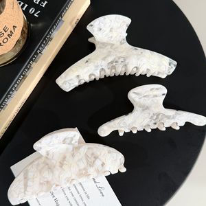 Nouvelles pinces à cheveux coréennes élégantes en acétate grand format pour femmes, motif gaufré blanc, accessoires de luxe pour cheveux - Product Image 3