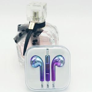 Audífonos Intrauditivos con Cable, Coloridos, Electrochapados, con Bajos Profundos, Micrófono y Control de Llamadas Manos Libres para iPhone y Android - Product Image 5