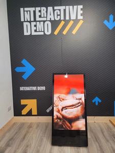 Affichage numérique LCD portable de <span class=keywords><strong>32</strong></span> <span class=keywords><strong>pouces</strong></span> alimenté par batterie, en forme de A, pour la publicité en extérieur et la promotion de vente au détail - Product Image 4