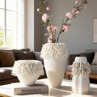 Vase en céramique blanc de conception spéciale imprimé en 3D pour la décoration du salon