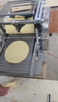 Machine à tortillas mexicaines entièrement automatique à épaisseur réglable pour la fabrication de tacos, de roti, de pain et de tortillas de céréales
