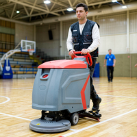 Autolaveuse autoportée avec 2800 rpm ㎡ Machine de nettoyage de sols commerciale avec brosse de 18 pouces, réservoir d'eau de 49 L et batterie au lithium 24 V