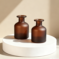 Bouteille diffuseur à roseaux en verre ambré mat dépoli, avec bouchon en liège arrondi de luxe, pour huiles aromatiques et parfums, vente en gros