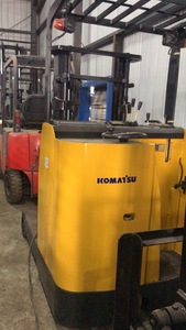 Montacargas Eléctrico Usado Komatsu de 1.8 Toneladas con Mástil de Dos Etapas, Neumáticos Sólidos, Dimensiones de Horquillas de 1070 mm / Motor Komatsu - Product Image 5