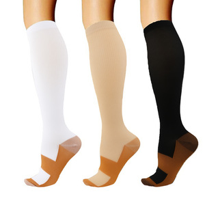Pour <span class=keywords><strong>Amazon</strong></span> cuivre ion <span class=keywords><strong>Compression</strong></span> tricoté chaussettes couleur unie équipage haute élastique en plein air cyclisme Long Tube sport pression chaussettes - Product Image 1