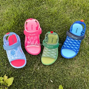 Nuove comode scarpe da acqua con cinturino con suola morbida grossista sandali Casual a piedi nudi all'aperto per l'estate