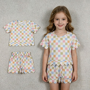 Ensembles de Vêtements Décontractés pour Filles Sœurs, Motifs Floraux Colorés et Carreaux, Bordures Festonnées Respirantes, Prêts à Expédier (RTS) – Collections Été pour Enfants - Product Image 6