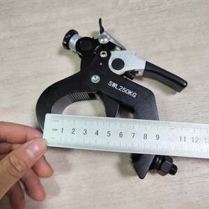 <span class=keywords><strong>Crochet</strong></span> de fixation Eagle Claw avec une capacité de charge de 250 kilogrammes, spécialement conçu pour les projecteurs de scène et les projecteurs à tête mobile - Product Image 1