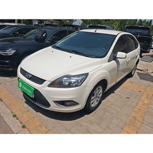 Guazi Ford Focus 2013 Berline d'occasion Essence Automatique Blanche Propre Prête à l'Expédition Stock Disponible - Product Image 1