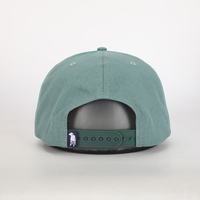 Gorra de malla de conductor de camión de poliéster 100% al por mayor logotipo bordado personalizado sombrero a rayas de 5 paneles OEM disponible con decoración de cuerda