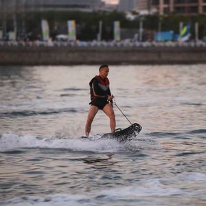 Planche de surf motorisée H5-F 12KW à grande vitesse pour la course, en promotion – Jetsurf H5-F - Product Image 6