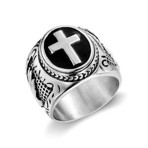 Bague pour homme vintage style punk avec croix et main de Dieu, vente en gros - Product Image 2