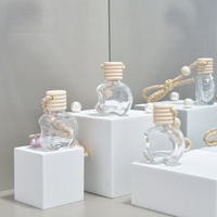 Bouteille diffuseur en verre façonné de 8 ml avec logo personnalisé et bouchon à vis pour aromathérapie automobile