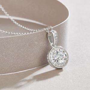 <span class=keywords><strong>Venta</strong></span> directa del fabricante, <span class=keywords><strong>precio</strong></span> al por mayor, collares con colgante de círculo de plata esterlina de moissanita chapada en <span class=keywords><strong>oro</strong></span> de 18 quilates de 1Ct - Product Image 6