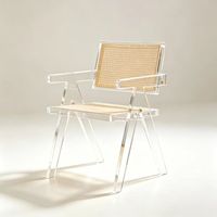 Fauteuil moderne en acrylique transparent en forme de V inversé avec assise en rotin pour villa de luxe, hôtel, club, salon, intérieur