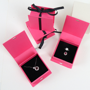 Scatola di cartone con profumo magnetico di colore rosa nero di lusso scatola regalo spugna fodera in goffratura in lamina d'oro confezione regalo per gioielli - Product Image 4
