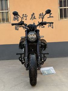 Moto rétro vintage d'occasion Benelli pour le voyage et le sport – Moto élégante et stylée 500, style luxueux, design raffiné - Product Image 4