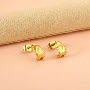 Pendientes de Aro Geométricos en Forma de C Irregulares y Modernos, de Acero Inoxidable Chapado en Oro PVD de 18K, para Mujer - Product Image 6