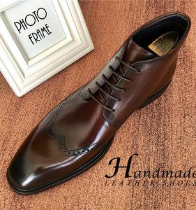 Bottes en cuir montantes style brogue britannique, chaussures de ville formelles en cuir, bottes Martens rétro gravées, bottines tendance à lacets - Product Image 1