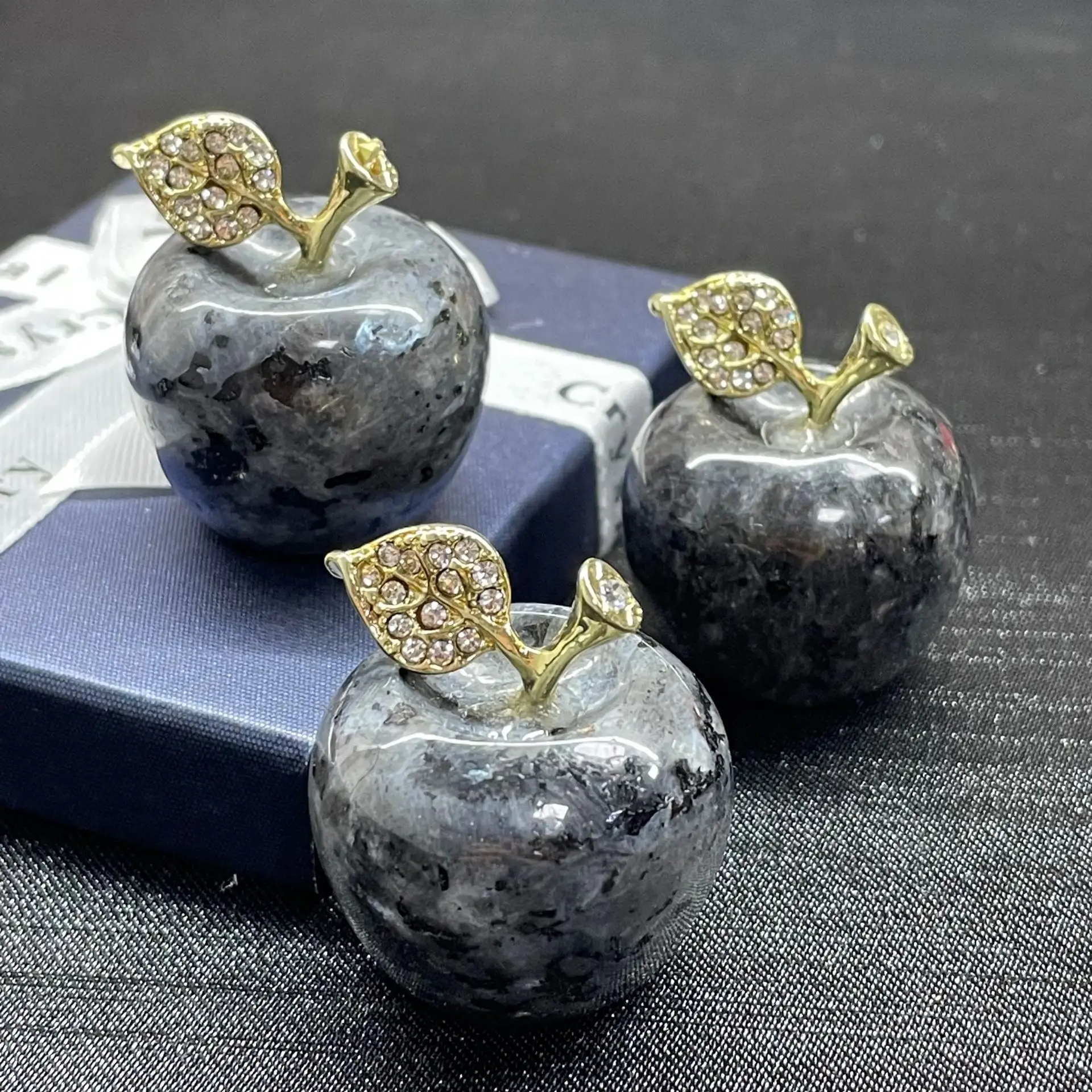 Best sell Black Labradorite Apple Carving For Home Office Decoration for wedding decoration gifts jade stone