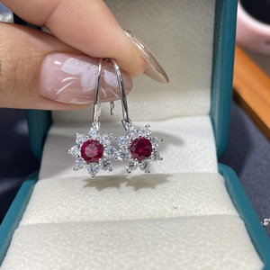Anillo, Pendientes y Collar <span class=keywords><strong>de</strong></span> Plata 925 Chapado en Oro con Rubí <span class=keywords><strong>de</strong></span> 1 Quilate <span class=keywords><strong>de</strong></span> Alta Gama, Color <span class=keywords><strong>Sangre</strong></span> <span class=keywords><strong>de</strong></span> Pichón, Diseño <span class=keywords><strong>de</strong></span> Flores/Girasol - Product Image 4
