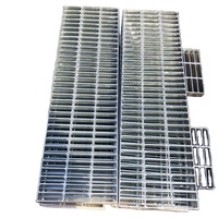 Grille de drainage de tranchée sur mesure en acier galvanisé pour allées, couvercle de tranchée pour immeubles de bureaux et entrepôts