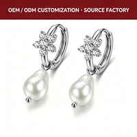 Anting Hoop Mutiara Bentuk Air Mata dengan Bunga CZ dari Baja Tahan Karat 316L - OEM ODM Kustom, Grosir Langsung dari Pabrik, MOQ Kecil Siap Kirim