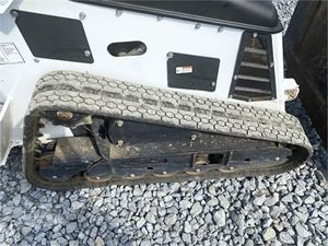 Minicargadora Bobcat Mt100 en Venta, Económica y en Excelentes Condiciones, con Máxima Durabilidad y Capacidad de Adaptable a Accesorios - Product Image 4