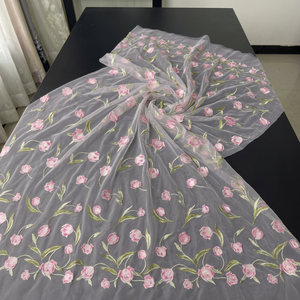 Tissu en dentelle respirant brodé de tulipes roses sur tulle transparent à motif floral pour robes, tenues de mariée et vêtements pour filles - Product Image 1