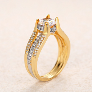 Anello da Donna Q419 in Oro Massiccio 18K con Diamante Taglio Brillante Rotondo Colore G Naturale, Anello di Fidanzamento con Diamanti Laterali - Product Image 3